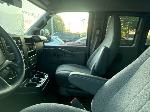 Used 2025 GMC Savana 3500 LT w/ LT Preferred Equipment Group RWD image 8