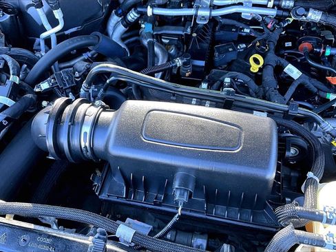 Used 2022 Ford Explorer XLT w/ Equipment Group 202A image 31