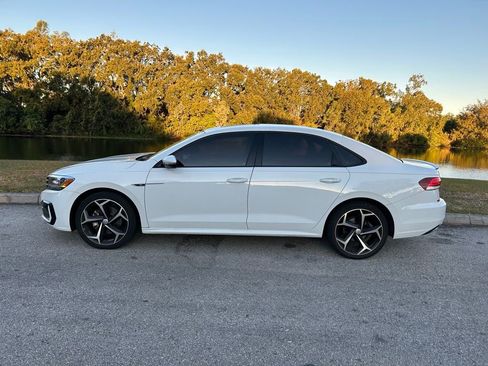 Used 2022 Volkswagen Passat 2.0T R-Line image 2