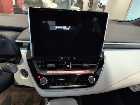 Used 2026 Toyota Corolla SE w/ SE Package FWD image 18