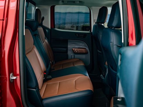 Used 2022 Ford Maverick Lariat w/ Lariat Luxury Package image 44