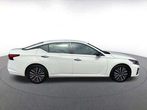 Used 2025 Nissan Altima 2.5 SV FWD image 15