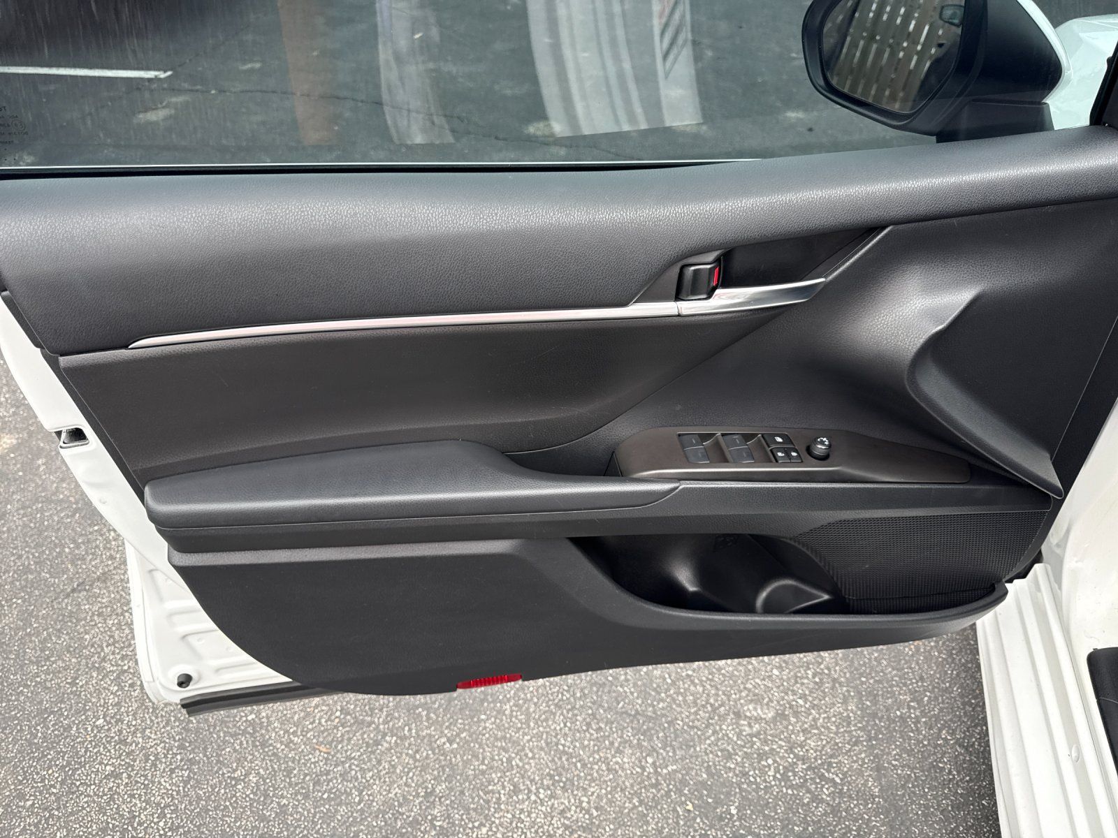 Used 2023 Toyota Camry SE FWD image 11