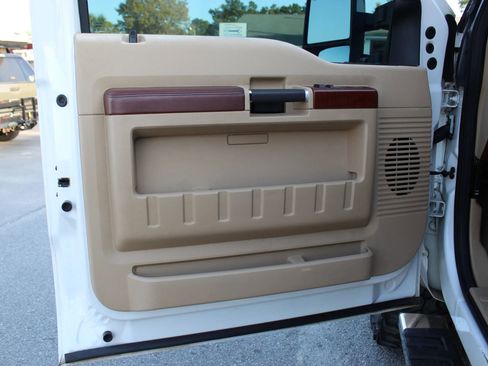 Used 2014 Ford F350 King Ranch w/ King Ranch w/Chrome Package image 11