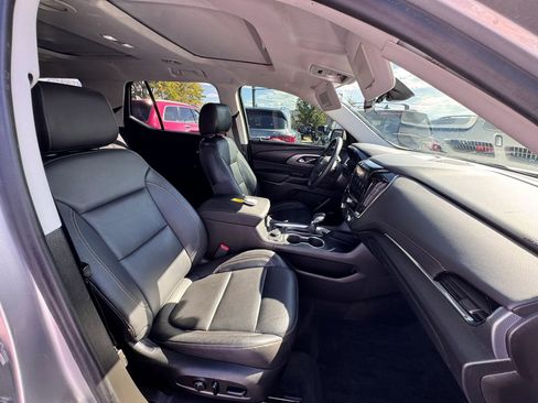 Used 2021 Chevrolet Traverse Premier image 35