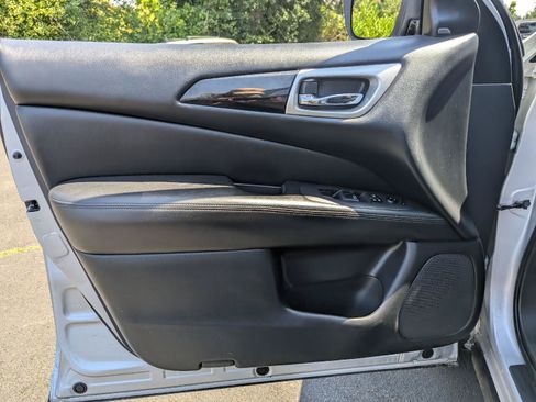 Used 2019 Nissan Pathfinder SV FWD image 10