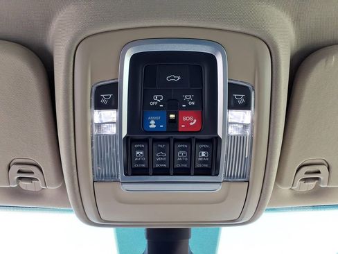 Used 2019 RAM 1500 Laramie AWD/4WD image 27