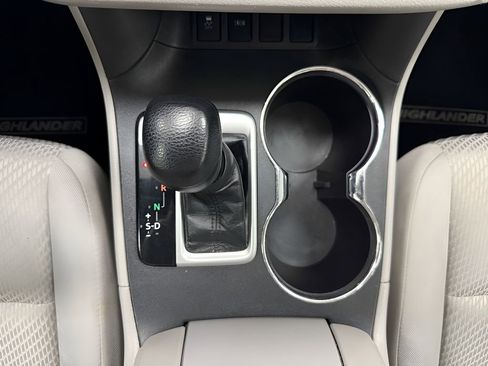 Used 2018 Toyota Highlander LE image 22
