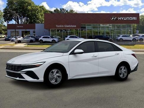 New 2026 Hyundai Elantra SE image 2