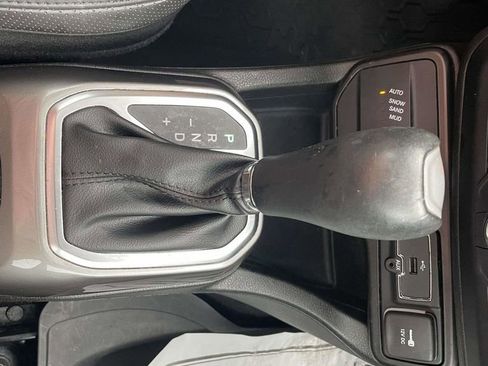 Used 2022 Jeep Renegade Limited w/ Sun, Sound & Wheels Group AWD/4WD image 17