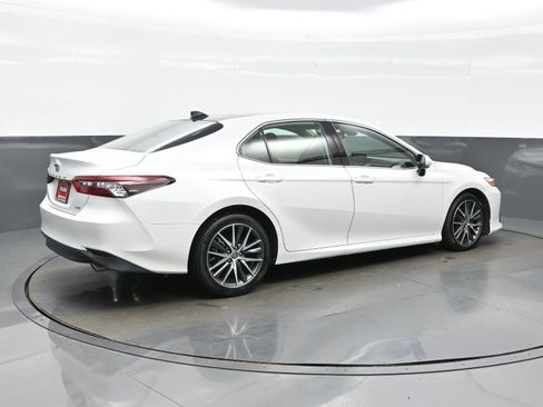 Used 2023 Toyota Camry XLE FWD image 6