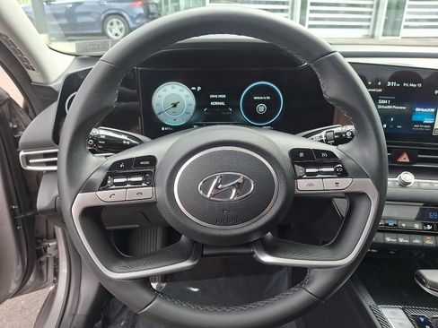 Used 2023 Hyundai Elantra Limited FWD image 20