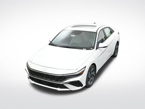 New 2026 Hyundai Elantra Limited FWD image 18