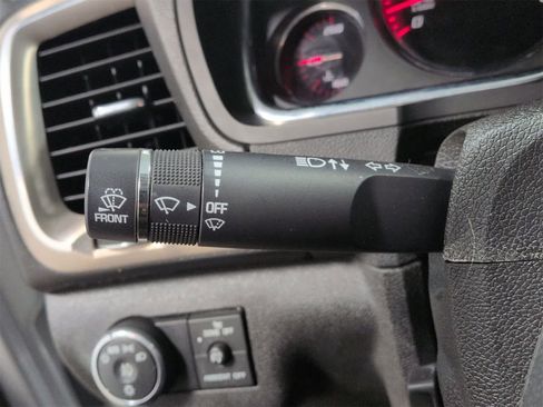 Used 2013 GMC Acadia Denali image 28