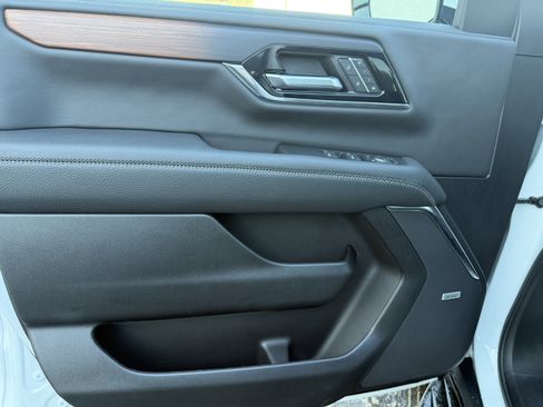 Used 2025 GMC Yukon XL Denali image 31