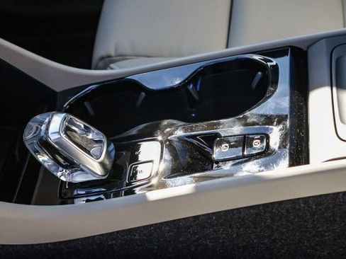 New 2026 Volvo XC40 B5 Ultra w/ Climate Package image 18