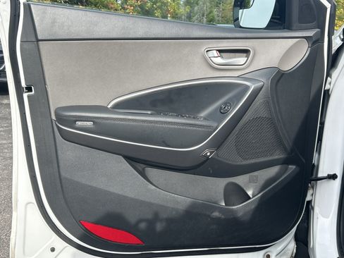 Used 2018 Hyundai Santa Fe Sport w/ 2.4L Value Package 02 AWD/4WD image 9