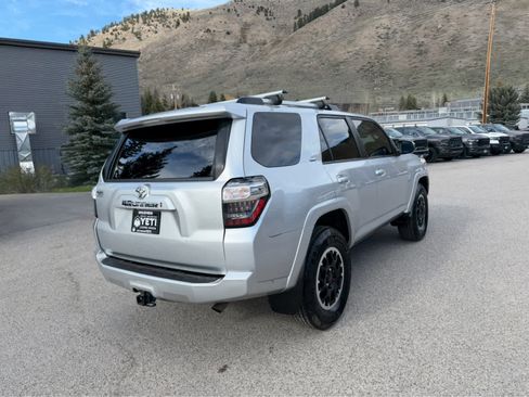 Used 2021 Toyota 4Runner SR5 AWD/4WD image 9