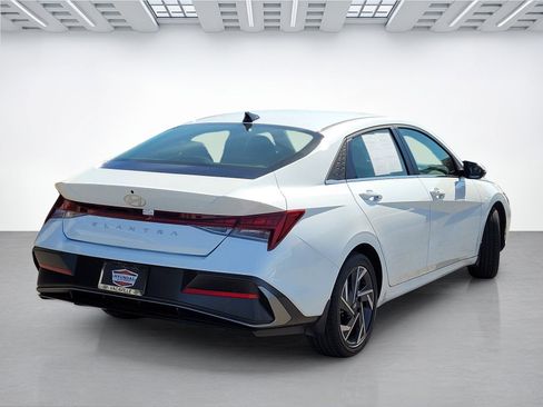 Certified 2025 Hyundai Elantra SEL FWD image 11