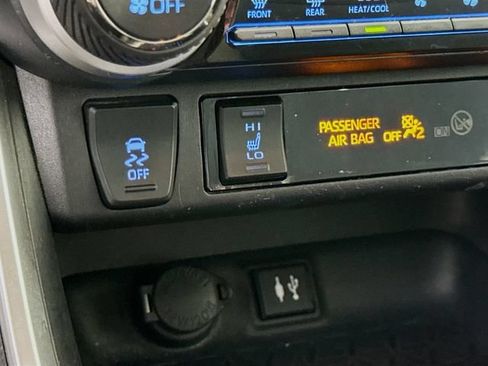 Used 2019 Toyota RAV4 XLE AWD/4WD image 19