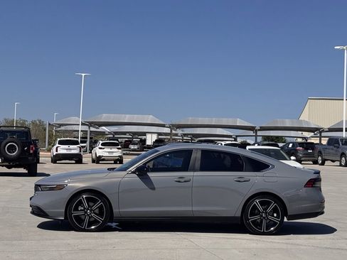 Used 2025 Honda Accord Sport image 3