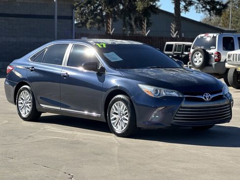 Used 2017 Toyota Camry LE image 1