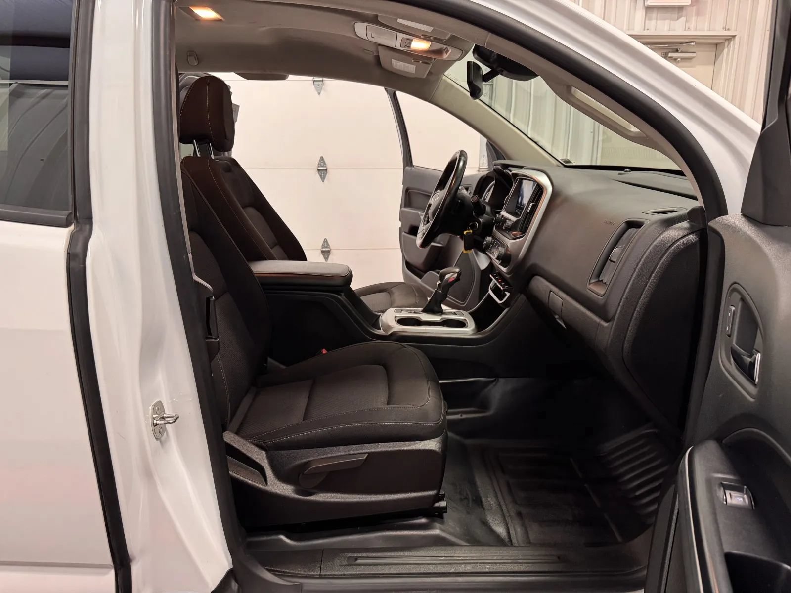 Used 2022 Chevrolet Colorado LT w/ Fleet Safety Package AWD/4WD image 41