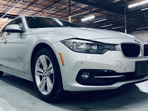 Used 2017 BMW 330i xDrive Sedan AWD/4WD image 11