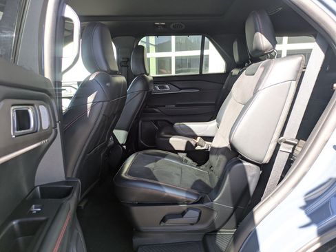 Used 2025 Ford Explorer ST AWD/4WD image 30