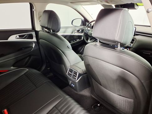 Certified 2026 Genesis G70 2.5T Prestige RWD image 11