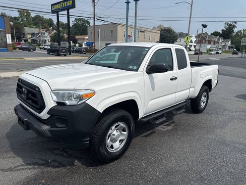Used 2021 Toyota Tacoma SR AWD/4WD image 1