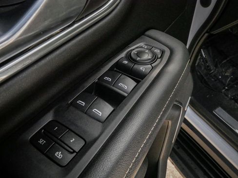 Used 2023 GMC Yukon XL SLT image 15