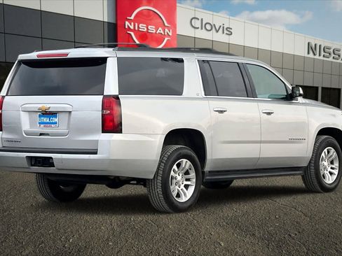 Used 2019 Chevrolet Suburban LT image 3