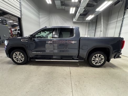 Used 2022 GMC Sierra 1500 Denali w/ Driver Alert Package II AWD/4WD image 4