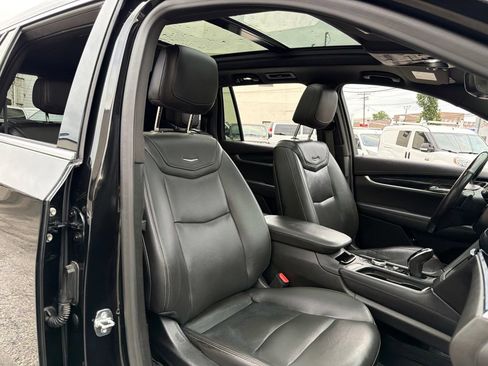 Used 2022 Cadillac XT6 Premium Luxury w/ Technology Package AWD/4WD image 17