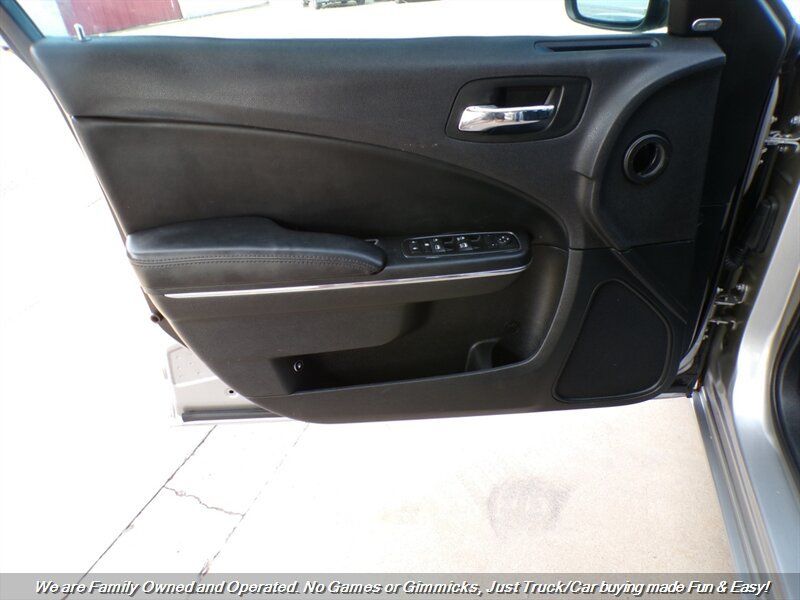 Used 2014 Dodge Charger SXT RWD image 11