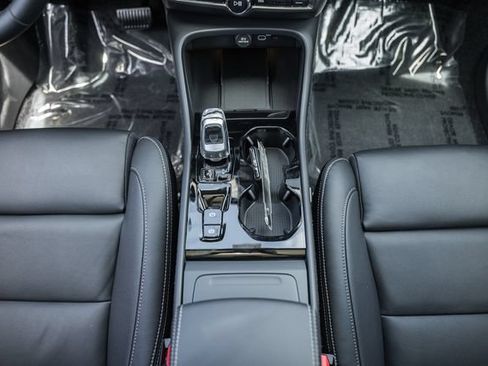 New 2026 Volvo XC40 B5 Plus w/ Protection Package Premier AWD/4WD image 29