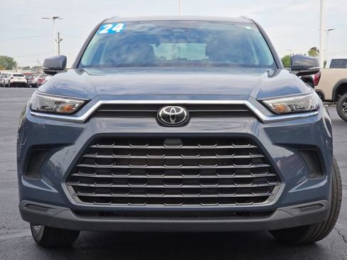 Used 2024 Toyota Grand Highlander AWD image 11