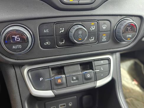 Used 2023 GMC Terrain SLE w/ Driver Convenience Package image 17