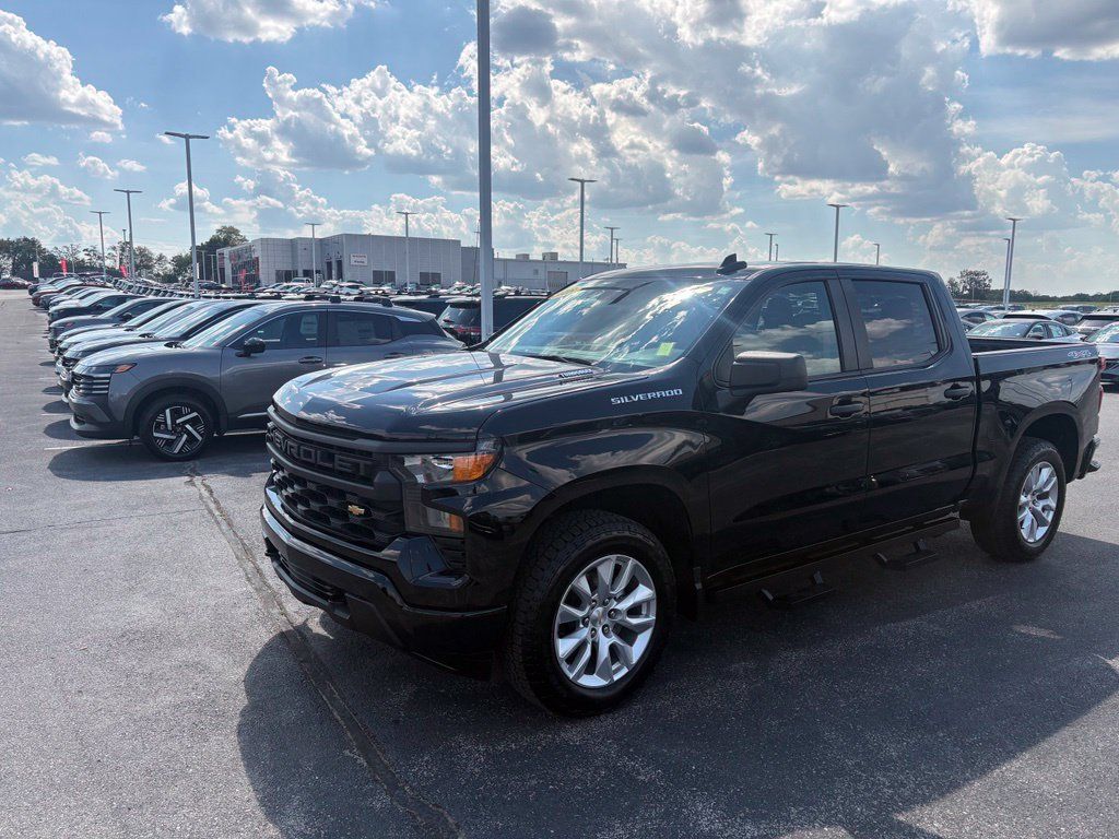 Used 2025 Chevrolet Silverado 1500 Custom AWD/4WD image 9