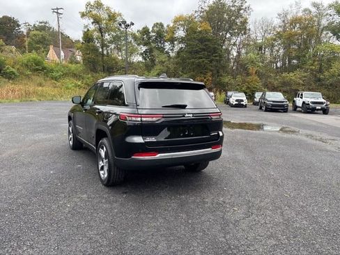 New 2025 Jeep Grand Cherokee Limited w/ Luxury Tech Group II image 3