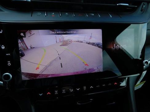 New 2026 Jeep Grand Cherokee Altitude image 32