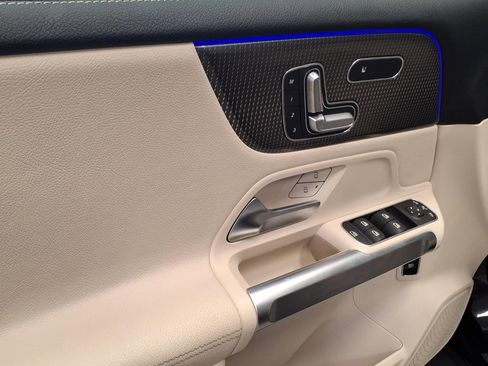 Used 2021 Mercedes-Benz GLB 250 4MATIC image 8