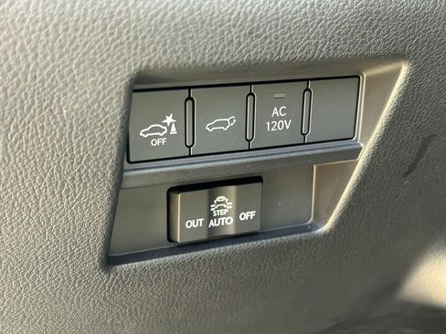 Used 2024 Lexus GX 550 w/ Accessory Package (2T) AWD/4WD image 32