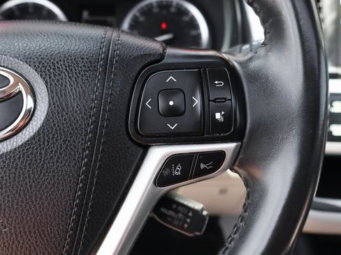 Used 2019 Toyota Highlander XLE image 22
