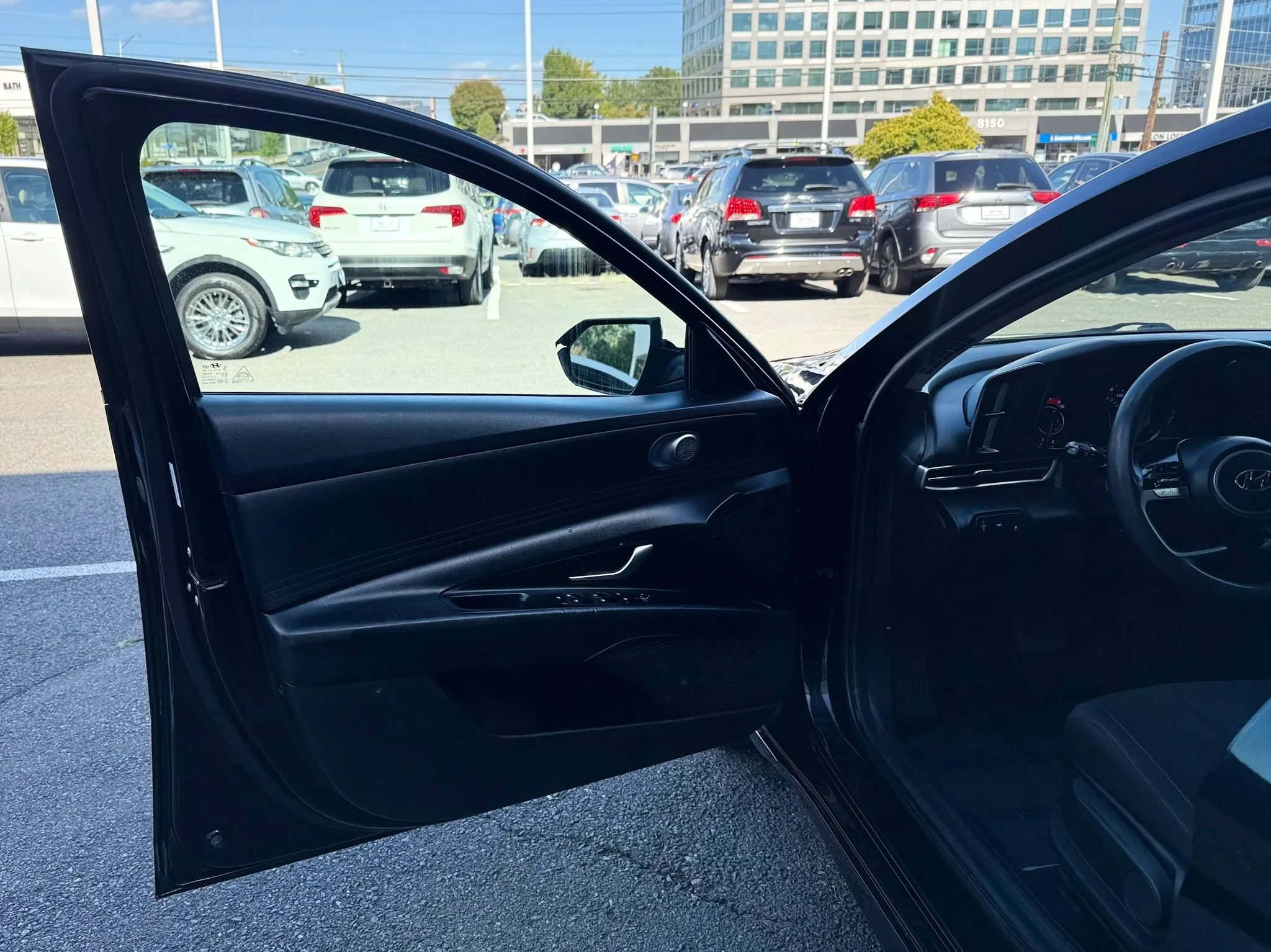 Used 2023 Hyundai Elantra SEL FWD image 9