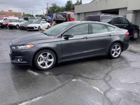Used 2016 Ford Fusion SE FWD image 16