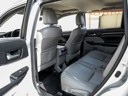 Used 2017 Toyota Highlander Limited image 37