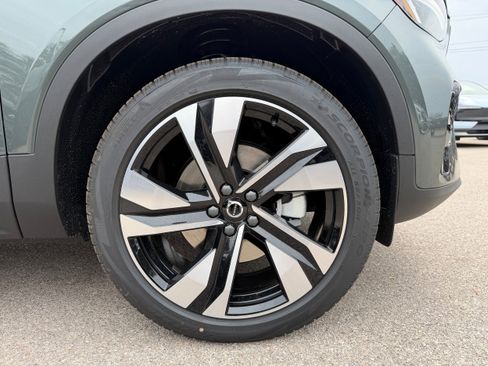 New 2026 Volvo XC40 B4 Plus image 7