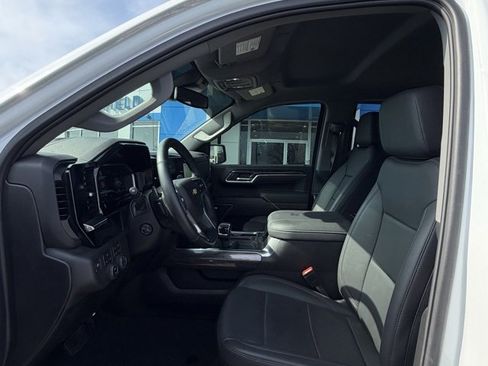 Used 2025 Chevrolet Silverado 1500 LTZ image 9